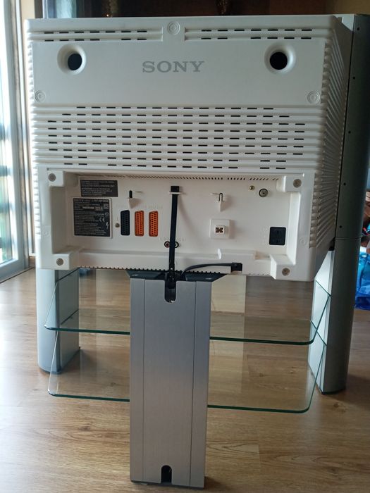 Sony Triniton Wide KV-32FC60Z + Móvel