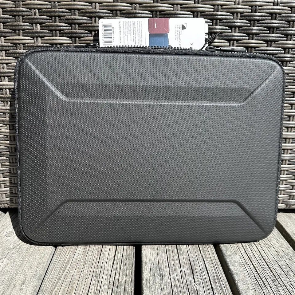 Чохол для MacBook Thule Gauntlet