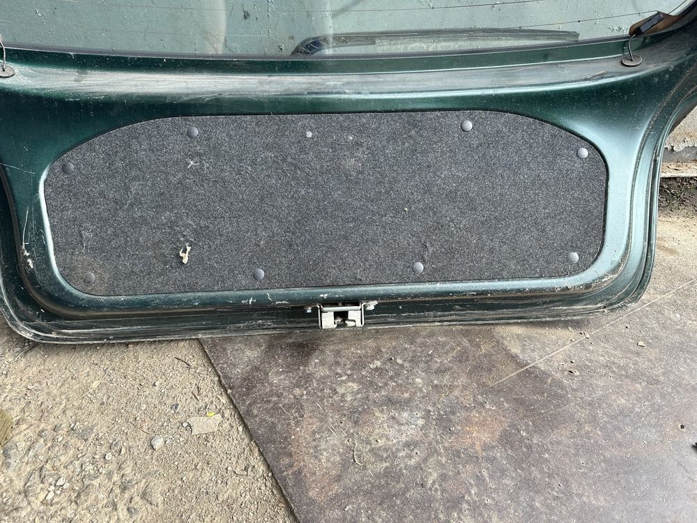 Кришка багажника в зборі Toyota Yaris 99-06