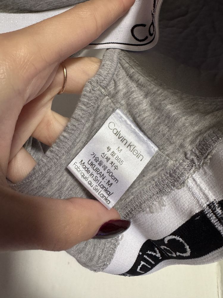 Класнючий жіночий оригінальний топ від Calvin Klein