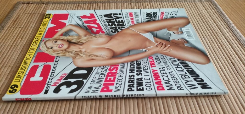 Magazyn CKM listopad 2010 sesje w 3D