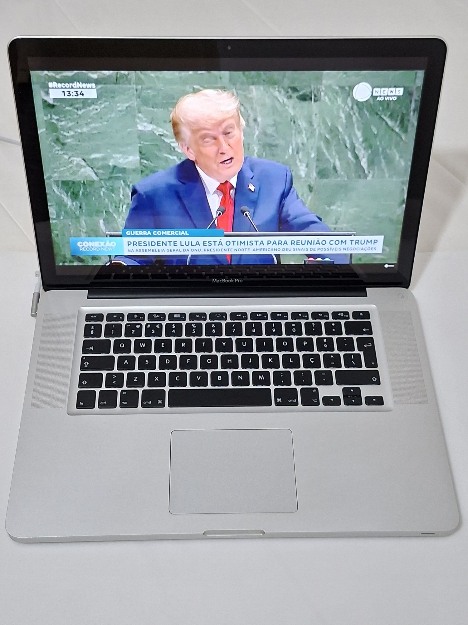 MacBook Pro Core i7 MacOS Monterey| SSD 240G | 8 Gig RAM , Impecável