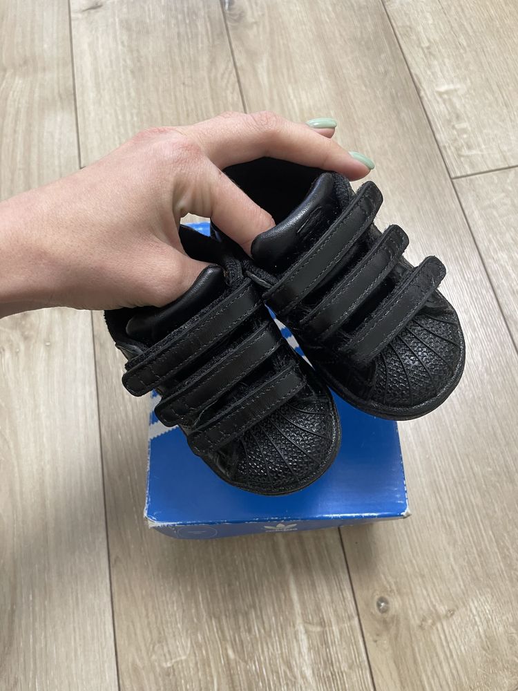 Кросівки Adidas 20 розмір 12,5 см шкіра