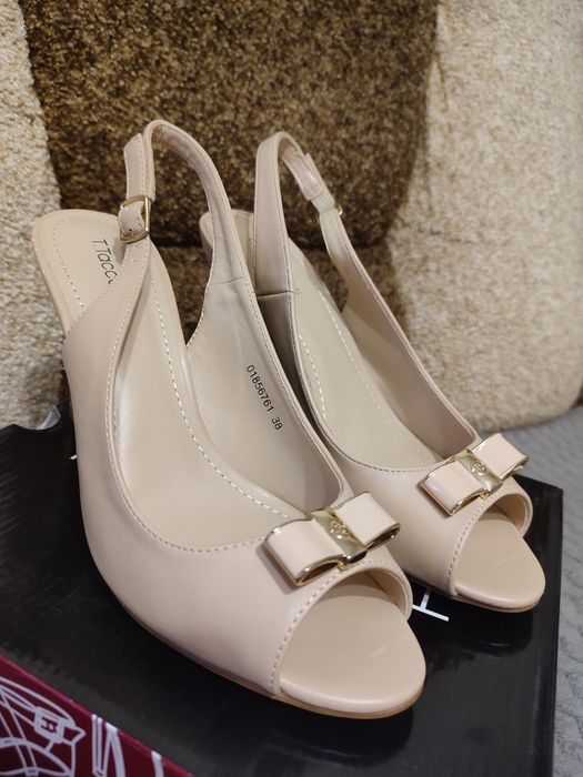 Продам босоніжки