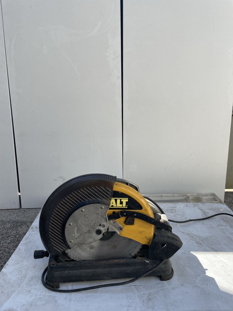 Máquina de cortar ferro DEWALT