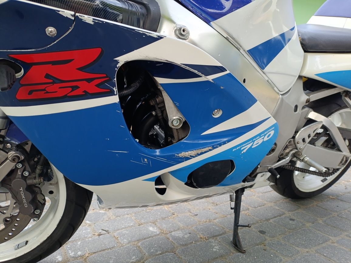 Suzuki GSX-R srad 750 na gaźnikach