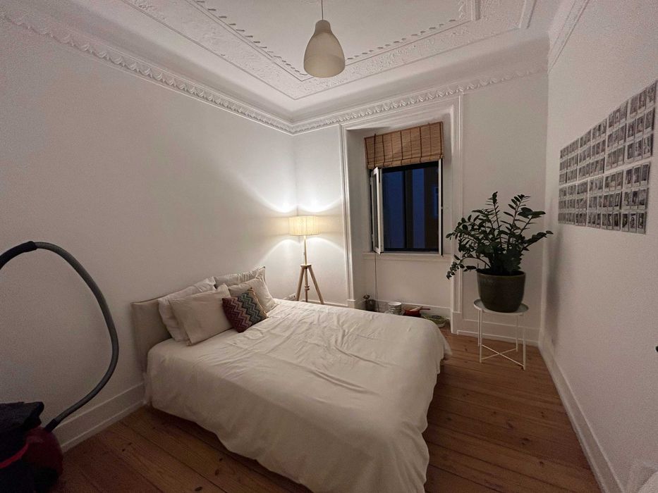 Cama IKEA KLEPPSTAD + Colchão VALEVÅG 140x200 cm – Excelente estado