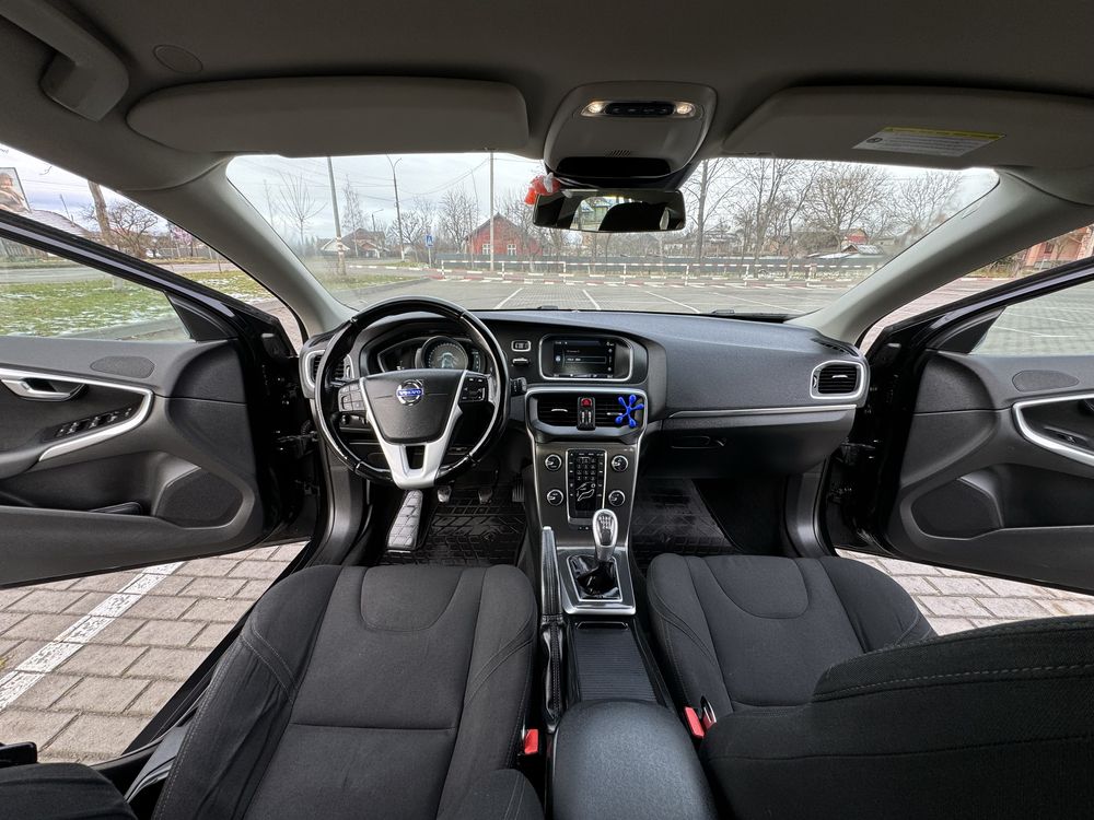 VOLVO V40 2013 РІК