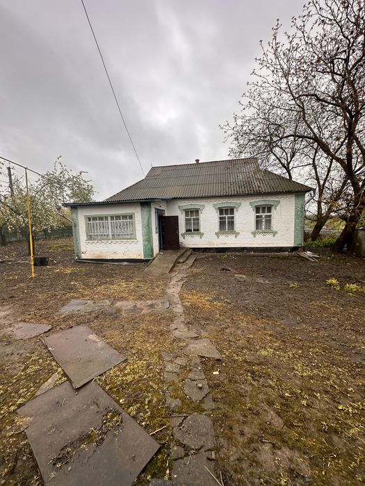Продаж будинку в селі неподалік Рокитного