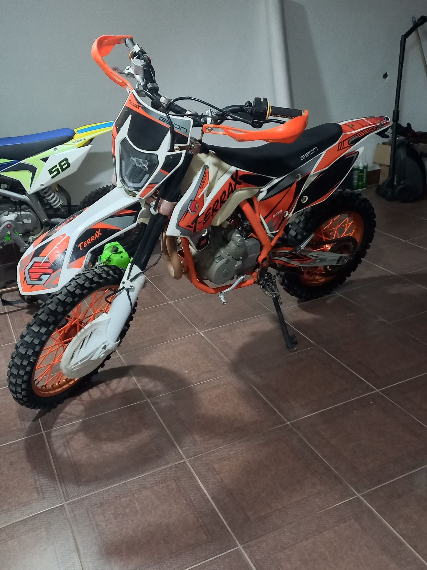 Продам Geon Terrax 250