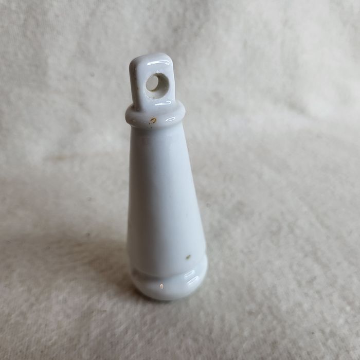 Kultowa rączka porcelanowa do spłuczek z PRL ¹⁶⁰