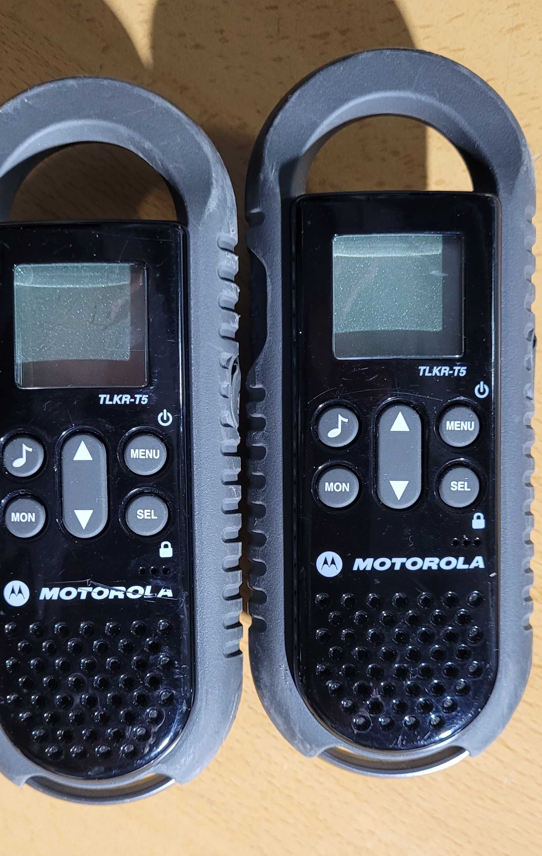 Walkie Talkies Motorola T5022, TLKR T5 e TLKR T8 com Auriculares