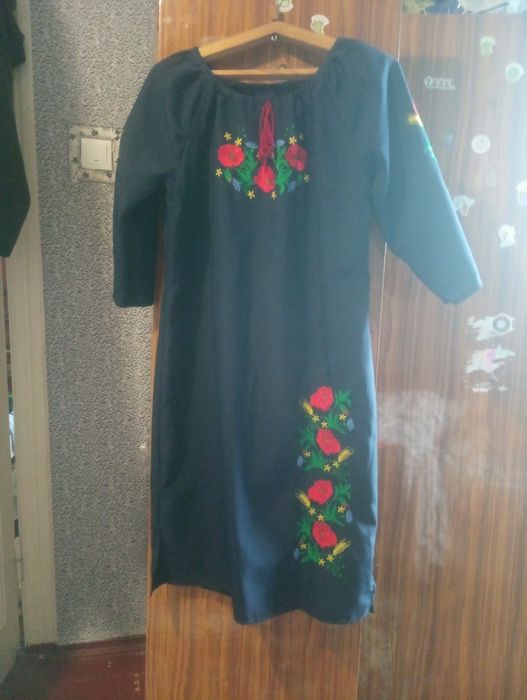 Продам вишиту сукню