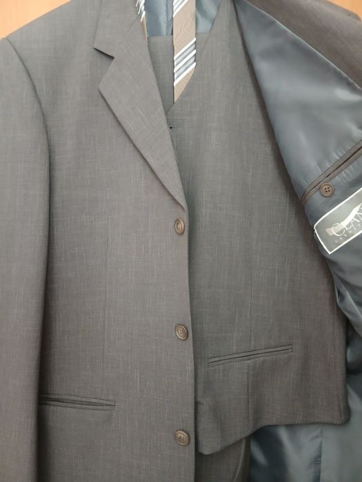 Чоловічий костюм трійка