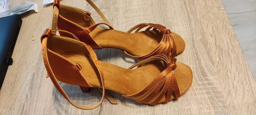 Buty do tańca róż. 39