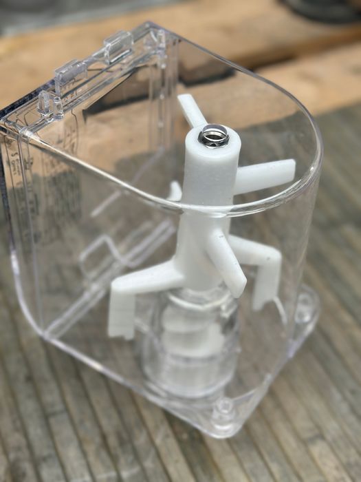 Pojemnik z mieszadłem do maszynki Sirge PastaMagic