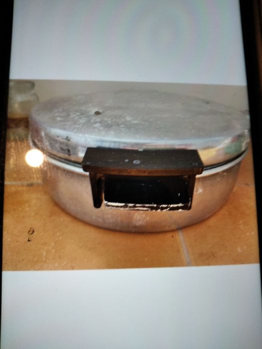 Продам новую электросковоролку ,с дополнительными формочкам для сладко