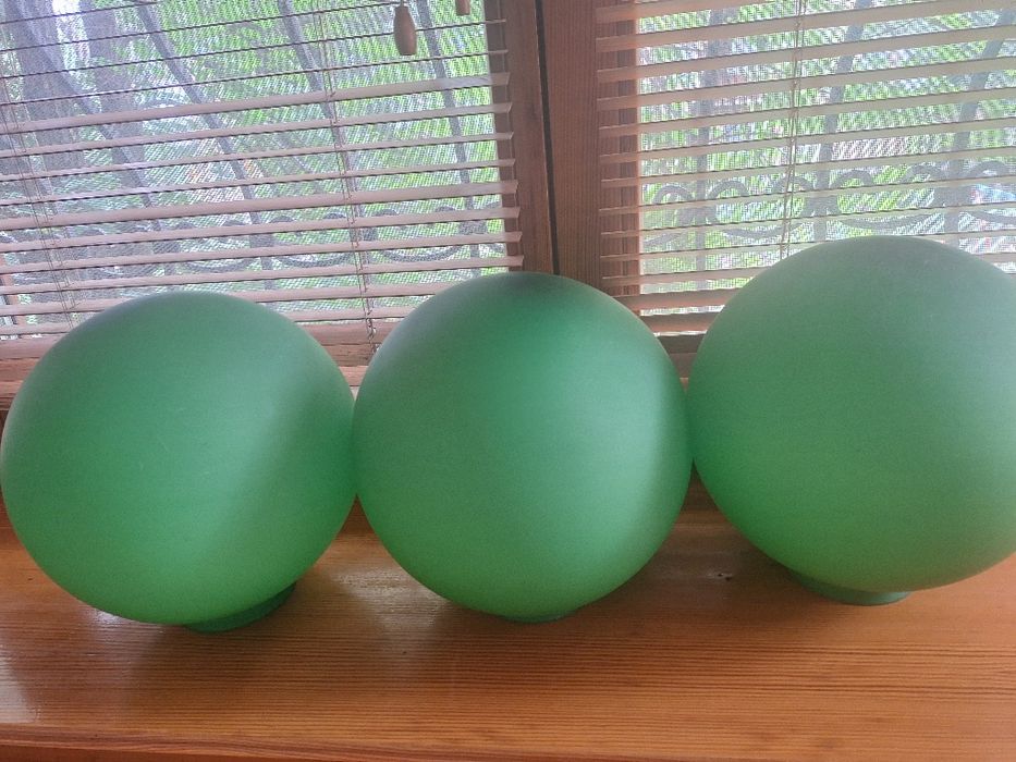 Плафон из стекла зелёногоцвета, в наличии 3 шт