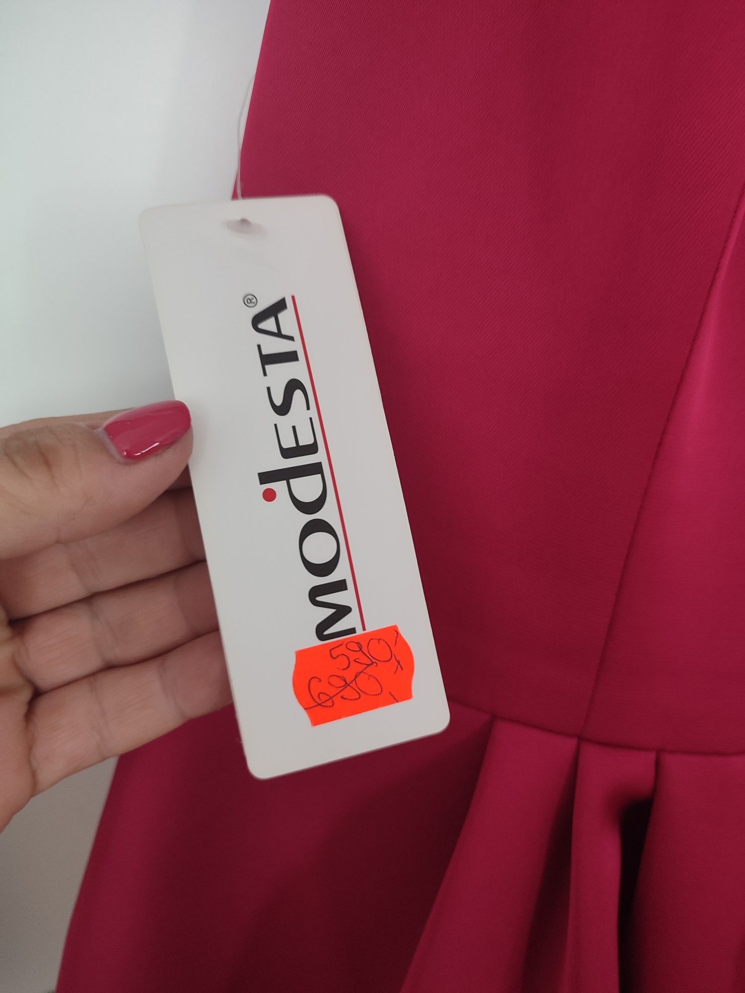 Sukienka na przyjęcie Modesta