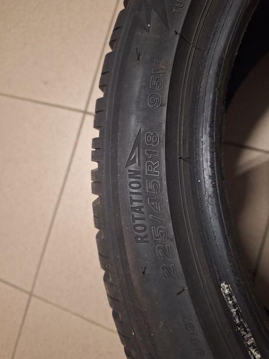 Opony 225/45 R18 95V BRIDGESTONE zimowe