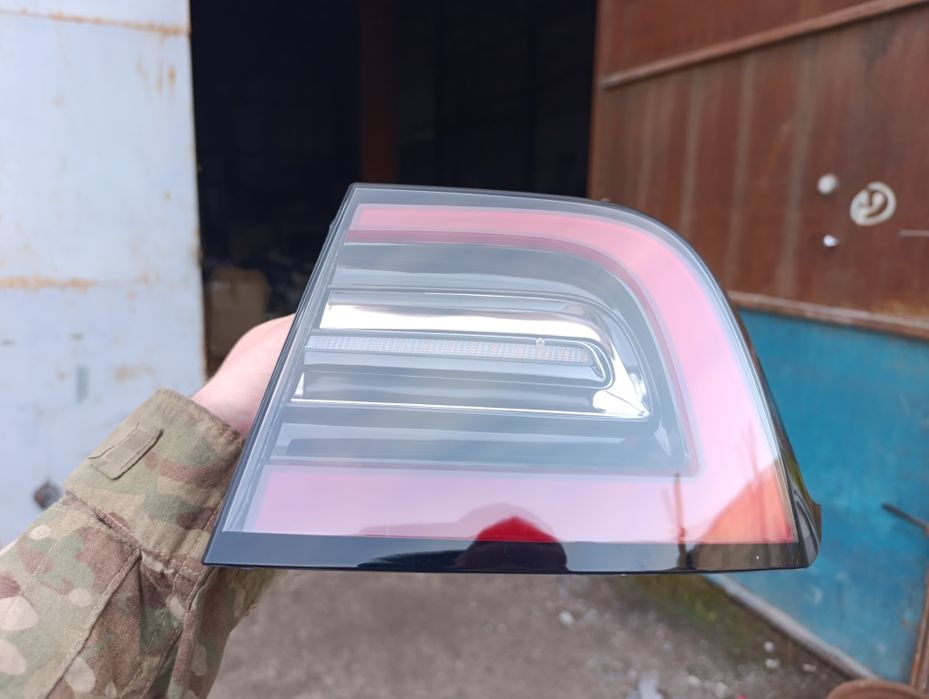 Фонарь задний правый Tesla Model 3 Y 5 Pin Новый.