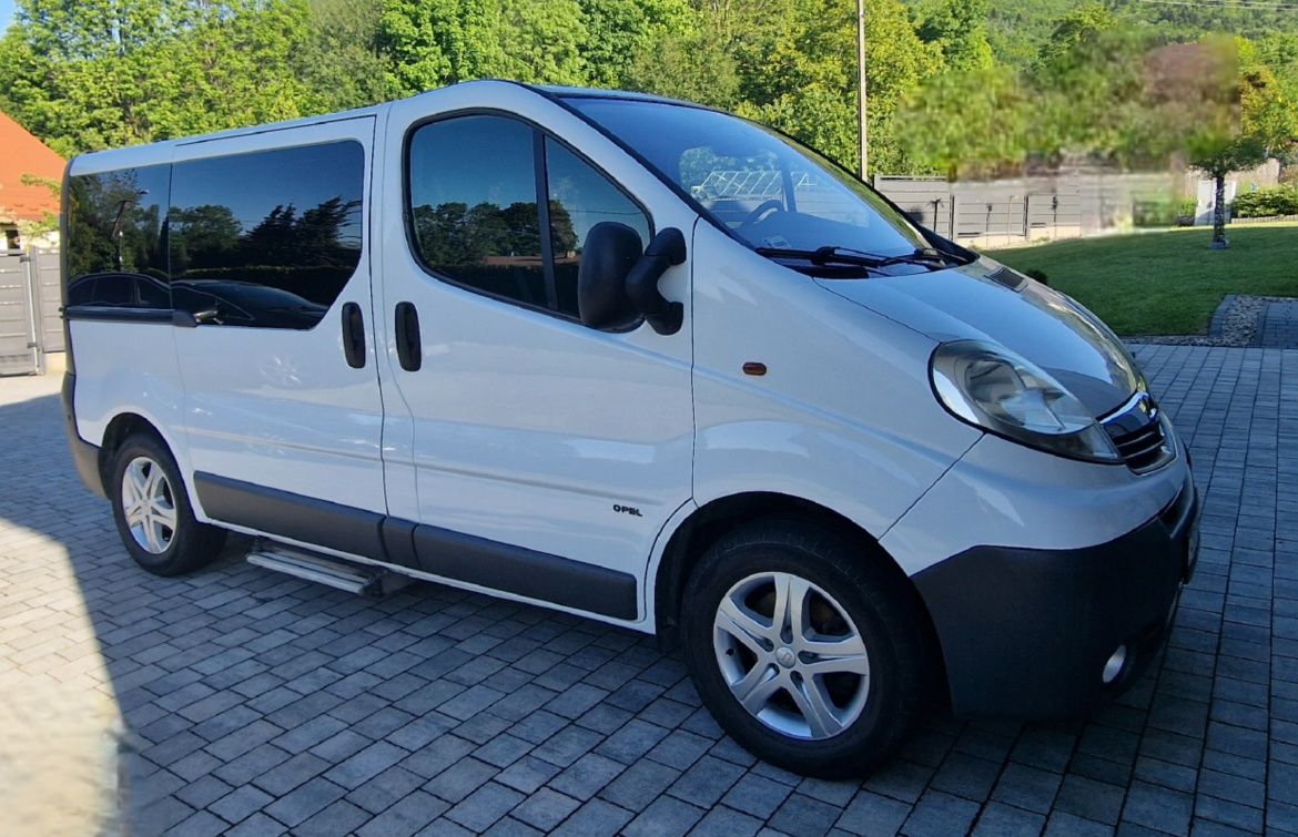 Opel Vivaro 9 os. Rok produkcji 2010