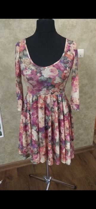 Гарна сукня від Stradivarius