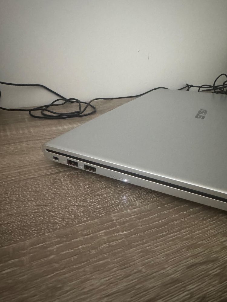 Laprtop Asus Vivobook 17