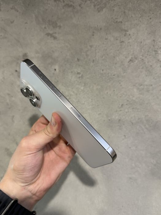 Б/у iPhone 15 Pro Max 256Gb White Titanium