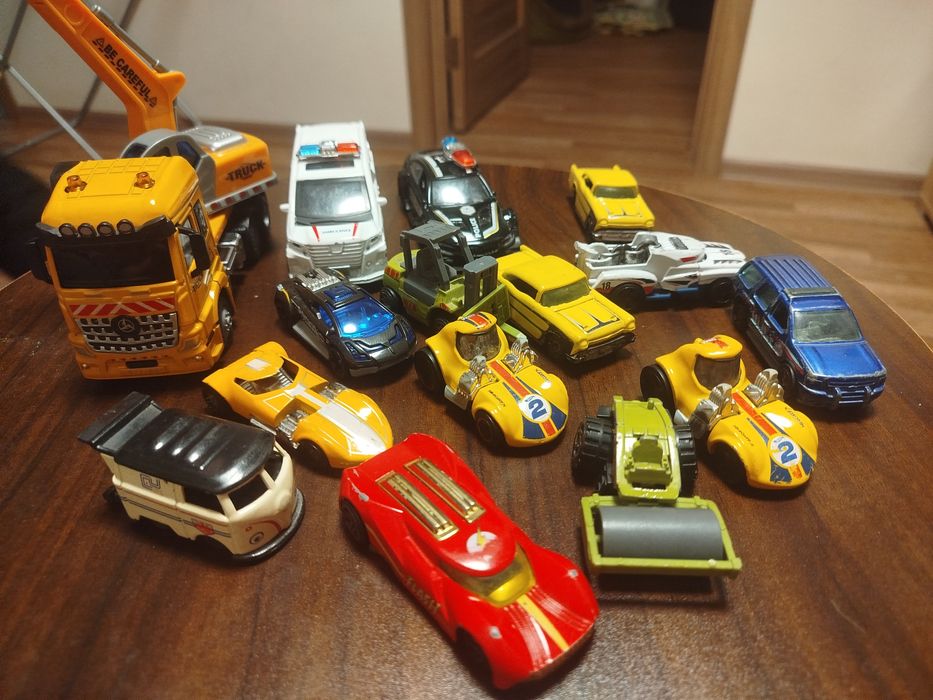 Железные машинки одним лотом
