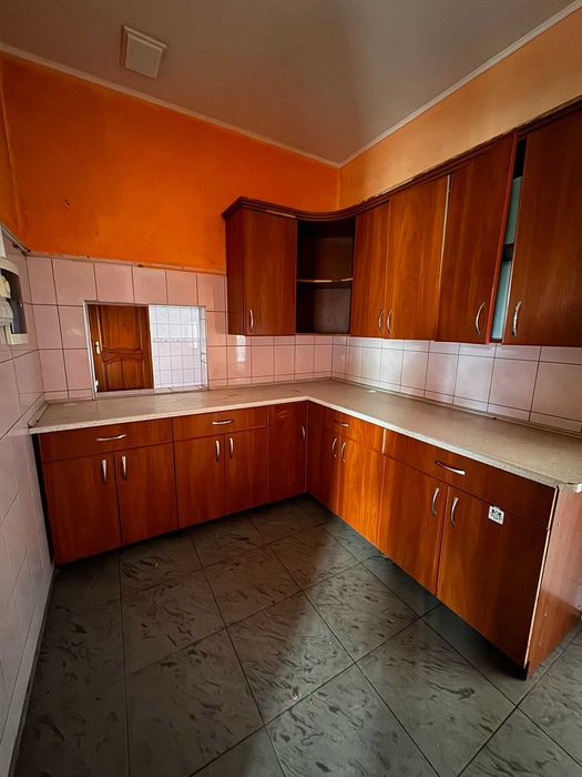 Продам велике комерційне окремостояче приміщення, м Нововолинськ