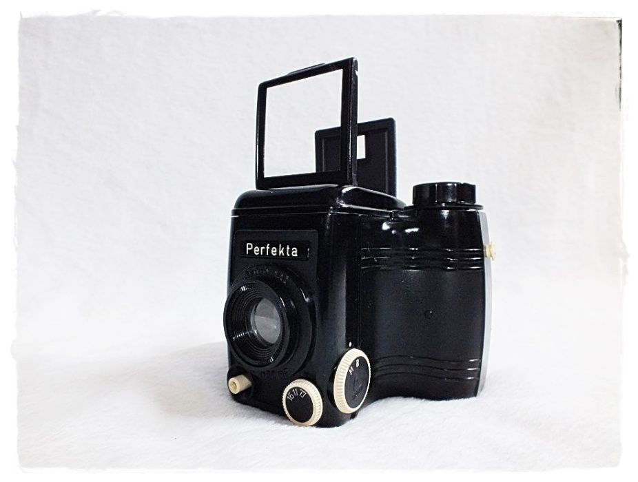 Zabytkowy stary aparat w bakelicie Perfekta + pokrowiec+Film z lat 50