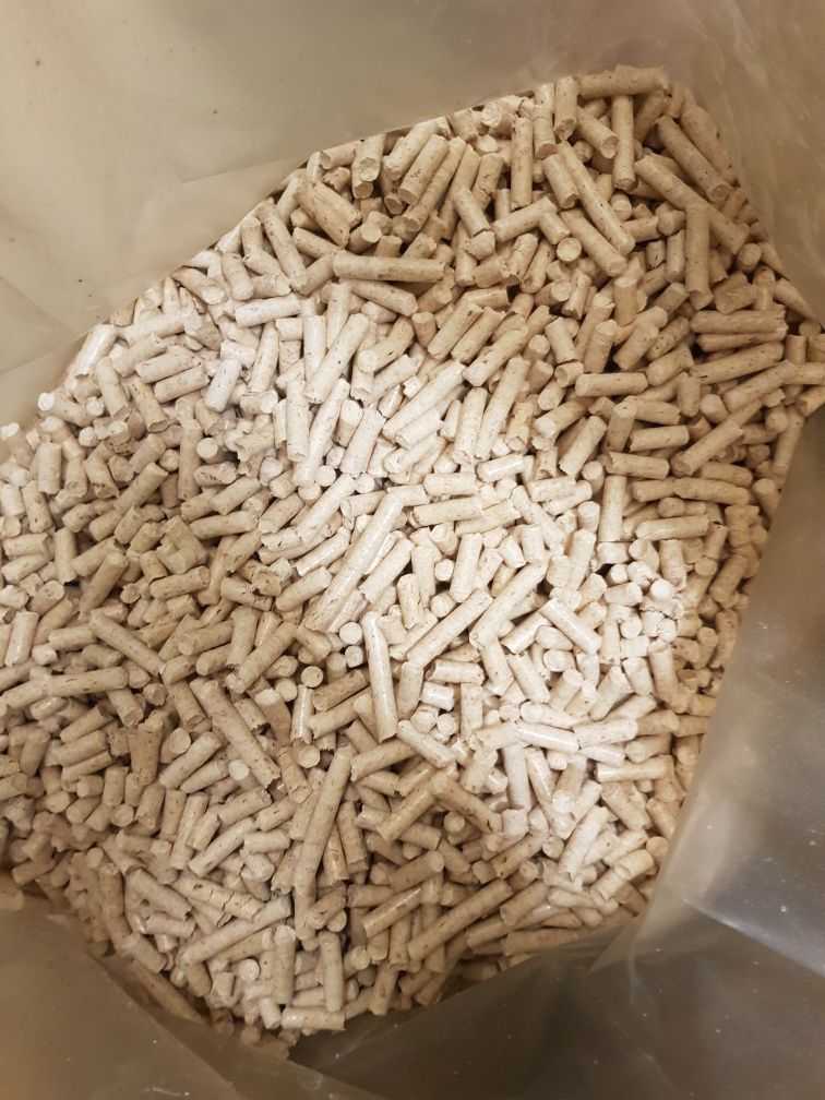 Pelet pellet drzewny świerkowy jasny transport pod dom