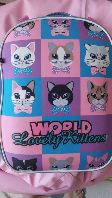 Шкільний портфель для дівчинки