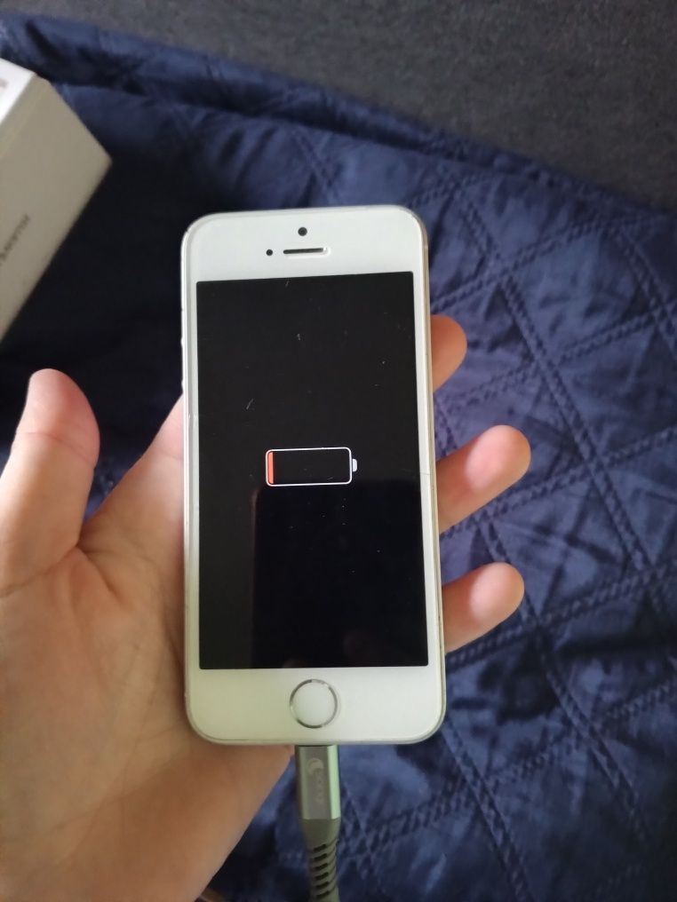 iPhone Se 32G uszkodzony