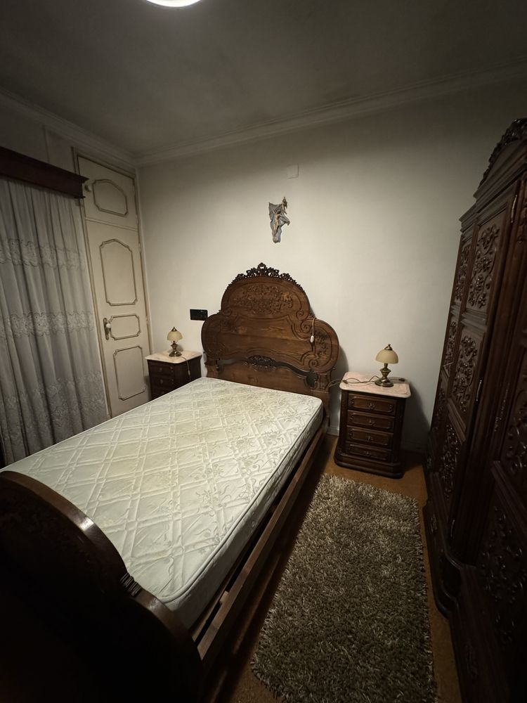 Quarto de madeira completo