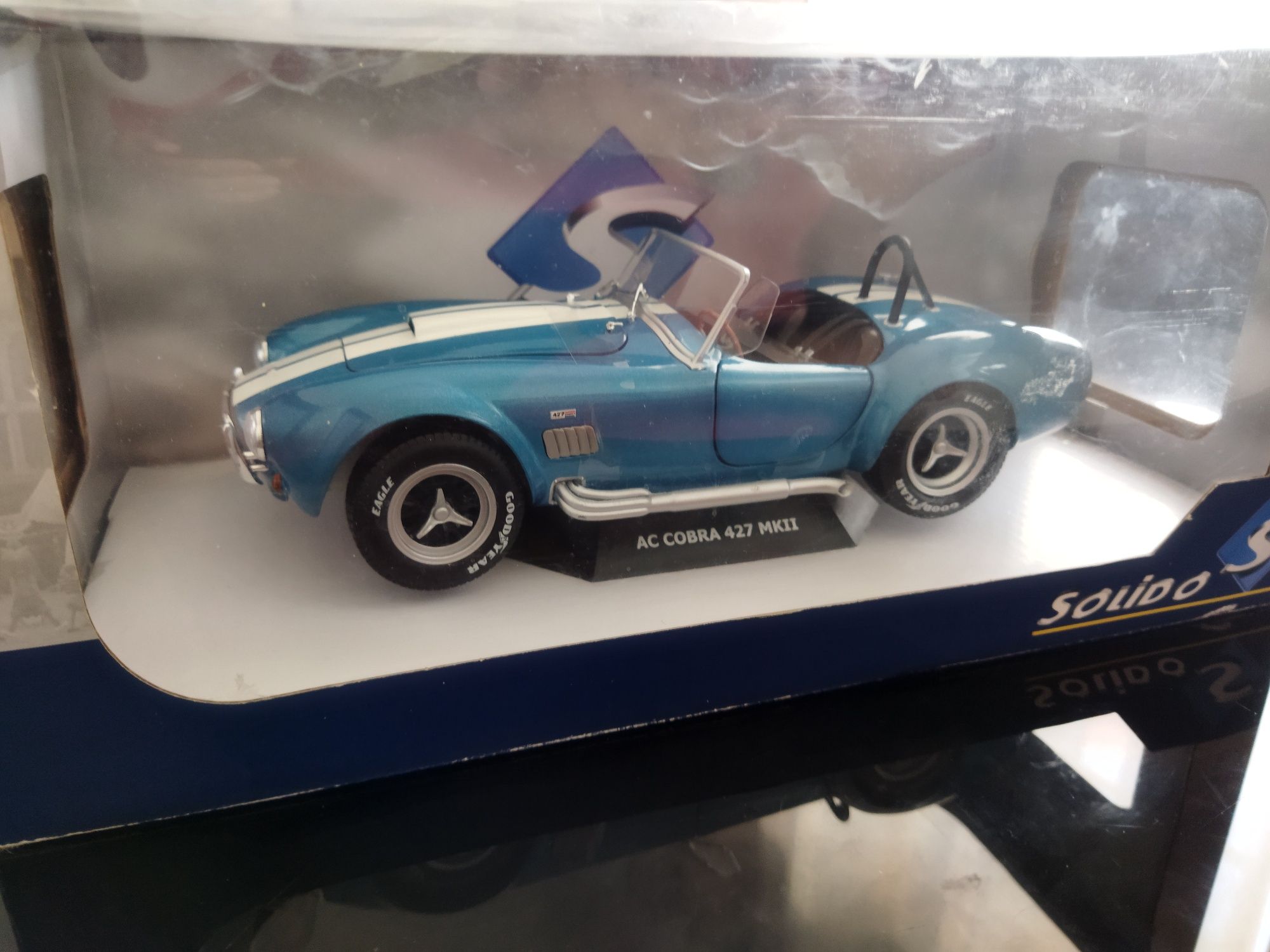 AC Cobra escala 1/18 Solido