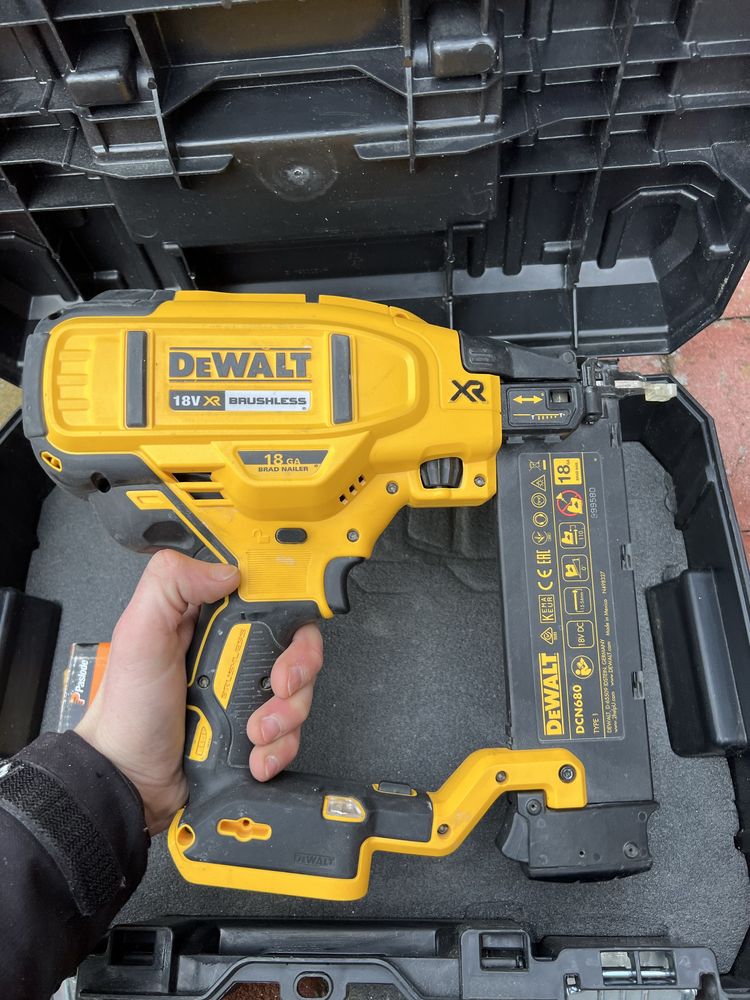 Інструмен Dewalt, перфаратор,шуруповерт,лазер,бокс, акумулятор