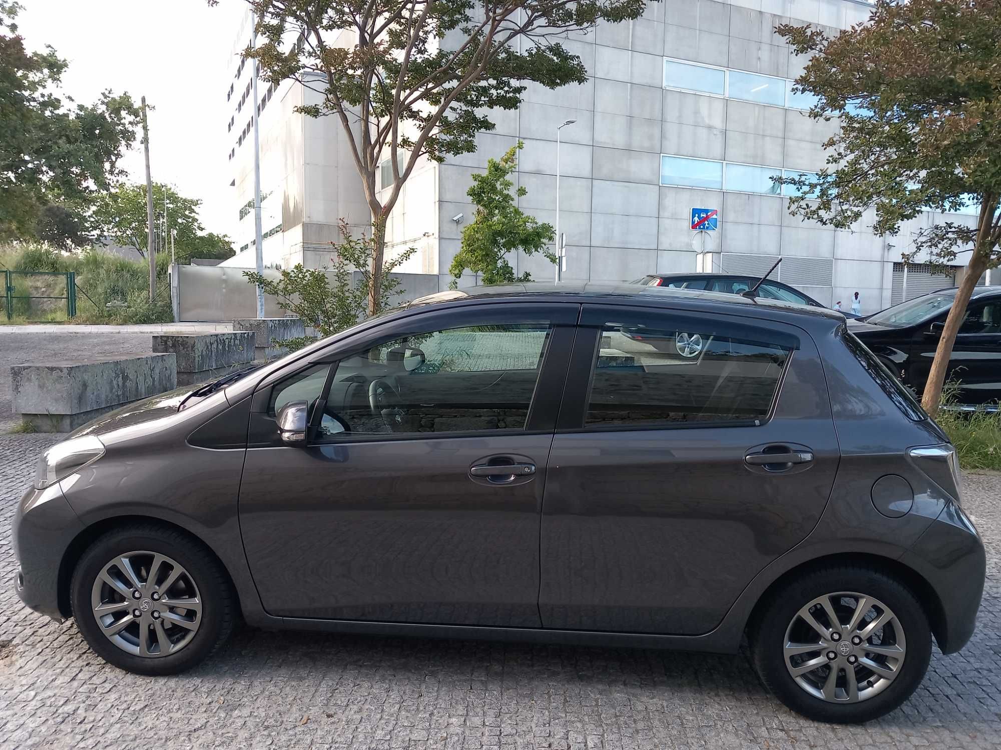 Toyota Yaris . Como Novo