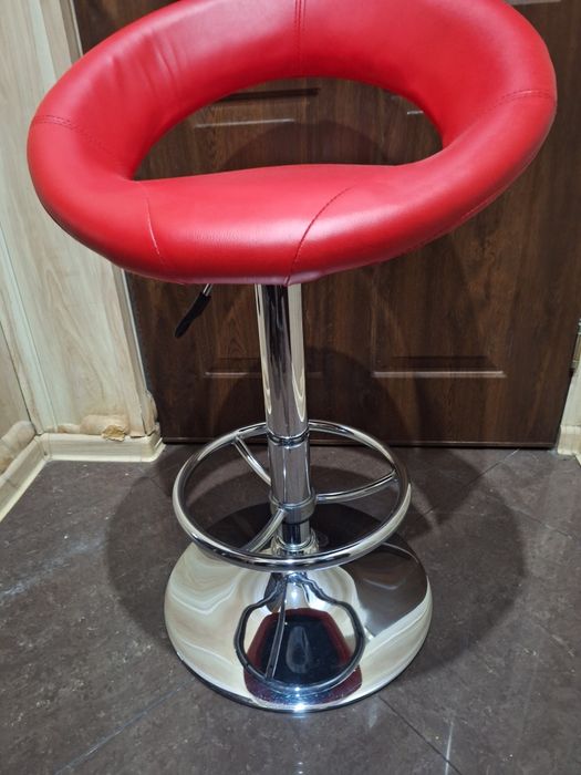 Hoker czerwony obrotowy