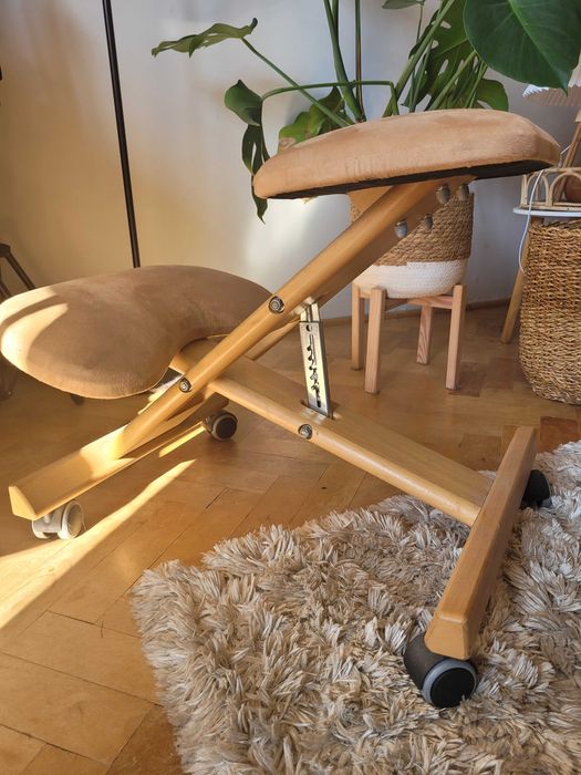 Klęcznik klękosiad ergonomiczny drewniany