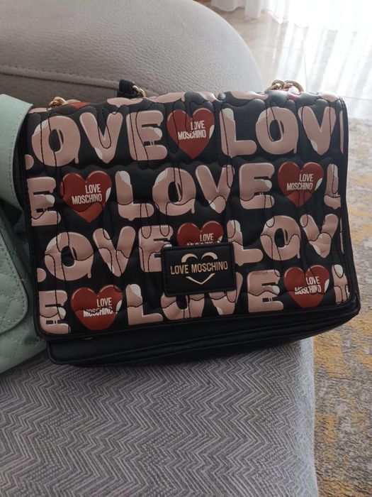 Mala Guess e Moschino