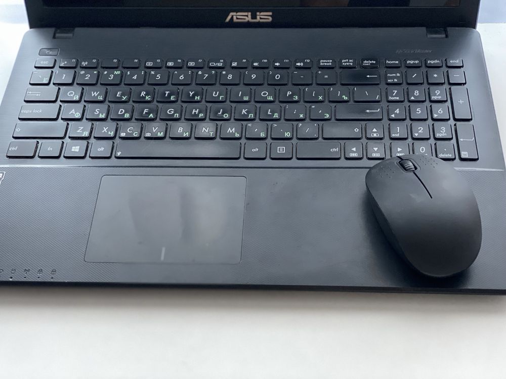 Ноутбук Asus amd a4 quad-core на запчастини