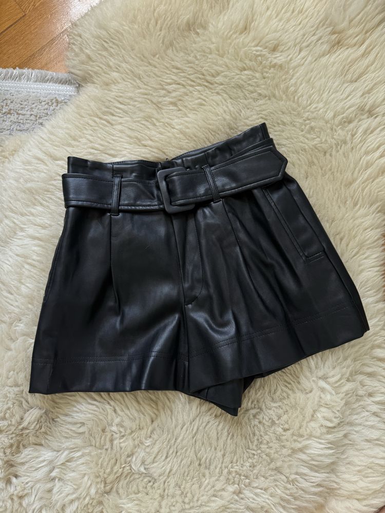 Шкіряні шорти від zara, розмір xs