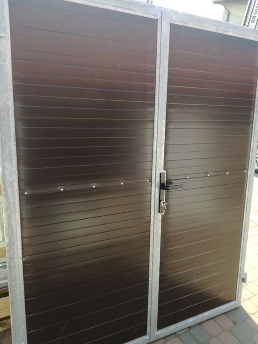 Bramy drzwi gospodarcze