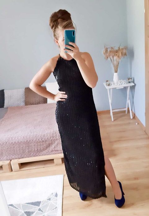 Długa sukienka na sylwestra Samantha Faiers czarna z rozcięciem brokat