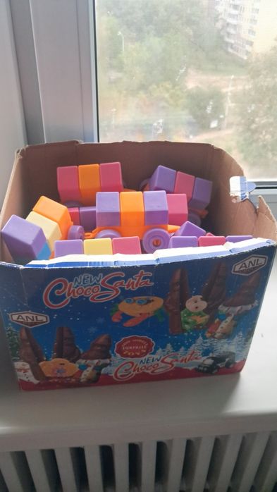 Большой пластиковый конструктор