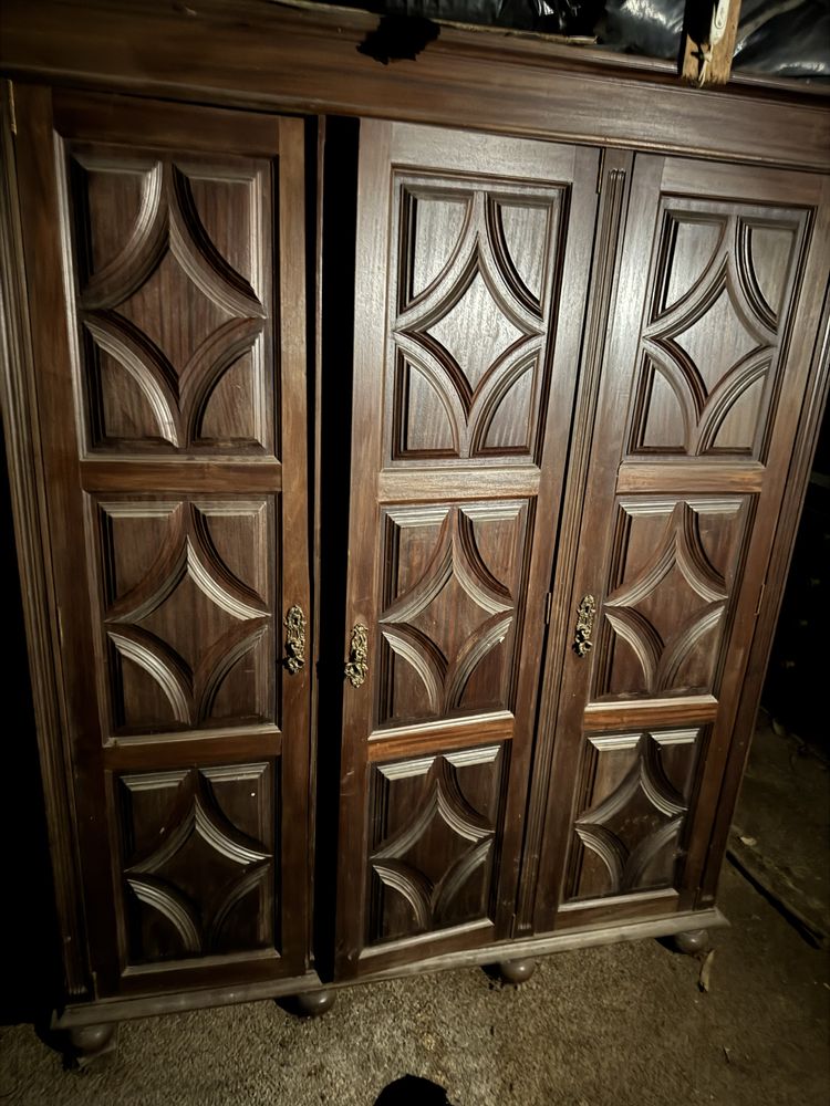 Movel de madeira guarda roupa