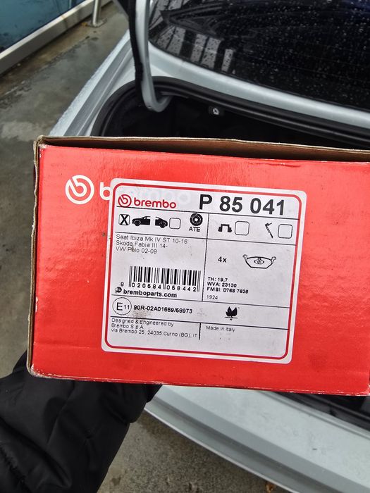 Тормозні колодки Brembo передні, нові