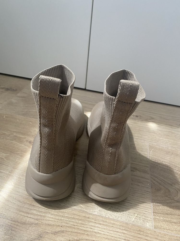 Buty sportowe z cholewką elastyczne rozmiar 38
